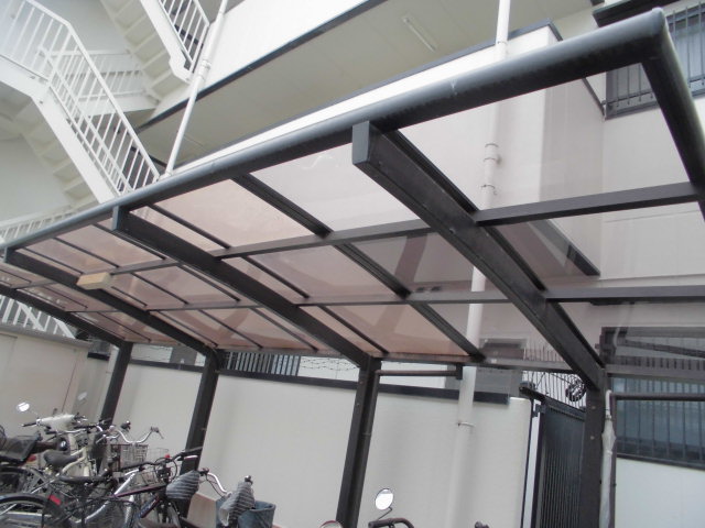リフォの台風被害修繕工事　羽曳野市　サイクルポート屋根材張替え工事